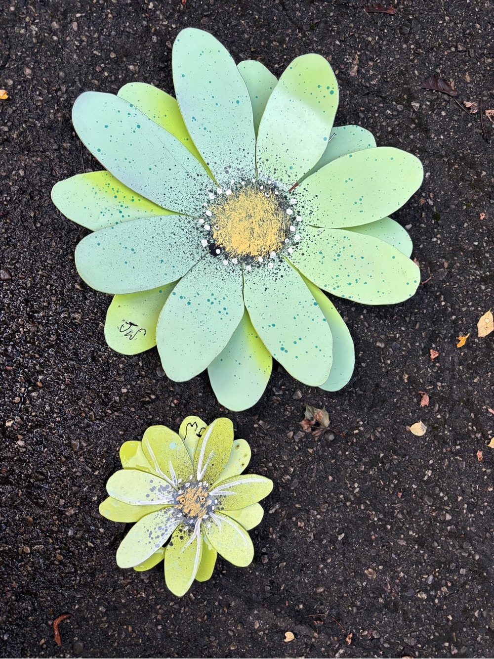 PEI Green Metal Flower Wall Sculptures for Garden- Decorative Flower Art
